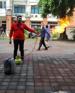 Latihan Simulasi Kebakaran Fakultas Kedokteran Universitas Udayana (Mei 2025) 2