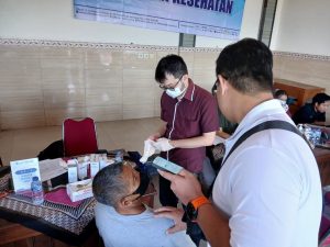 Bakti Sosial Pelayanan Kesehatan di Desa Sidetapa 2